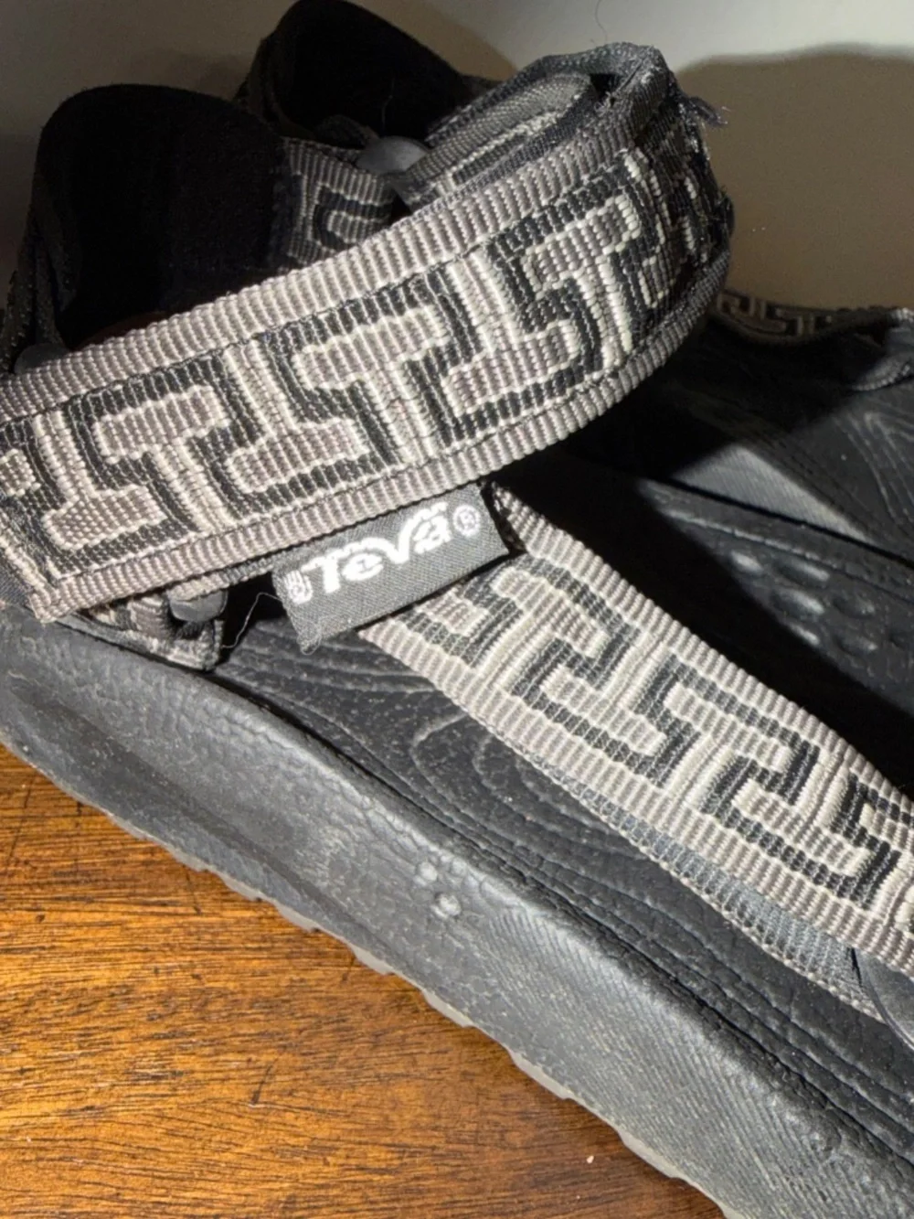 Teva Men’s Aztec Hiking Water Sandals Adjustable Gray Black Size 8